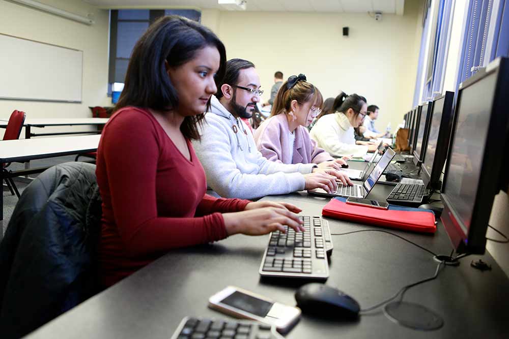 wou-students-on-computers wou students on computers