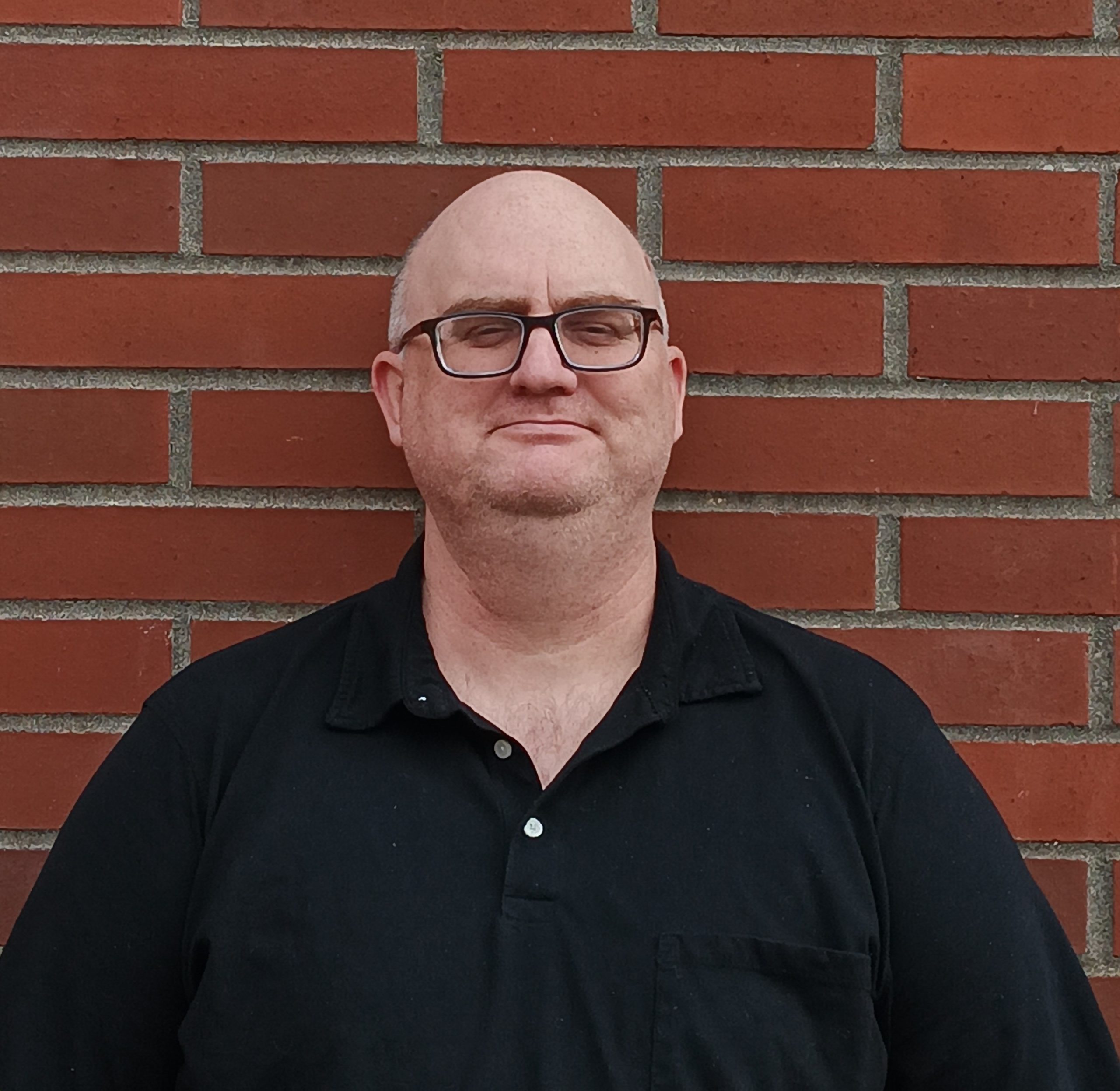 woman smiling in the outdoors