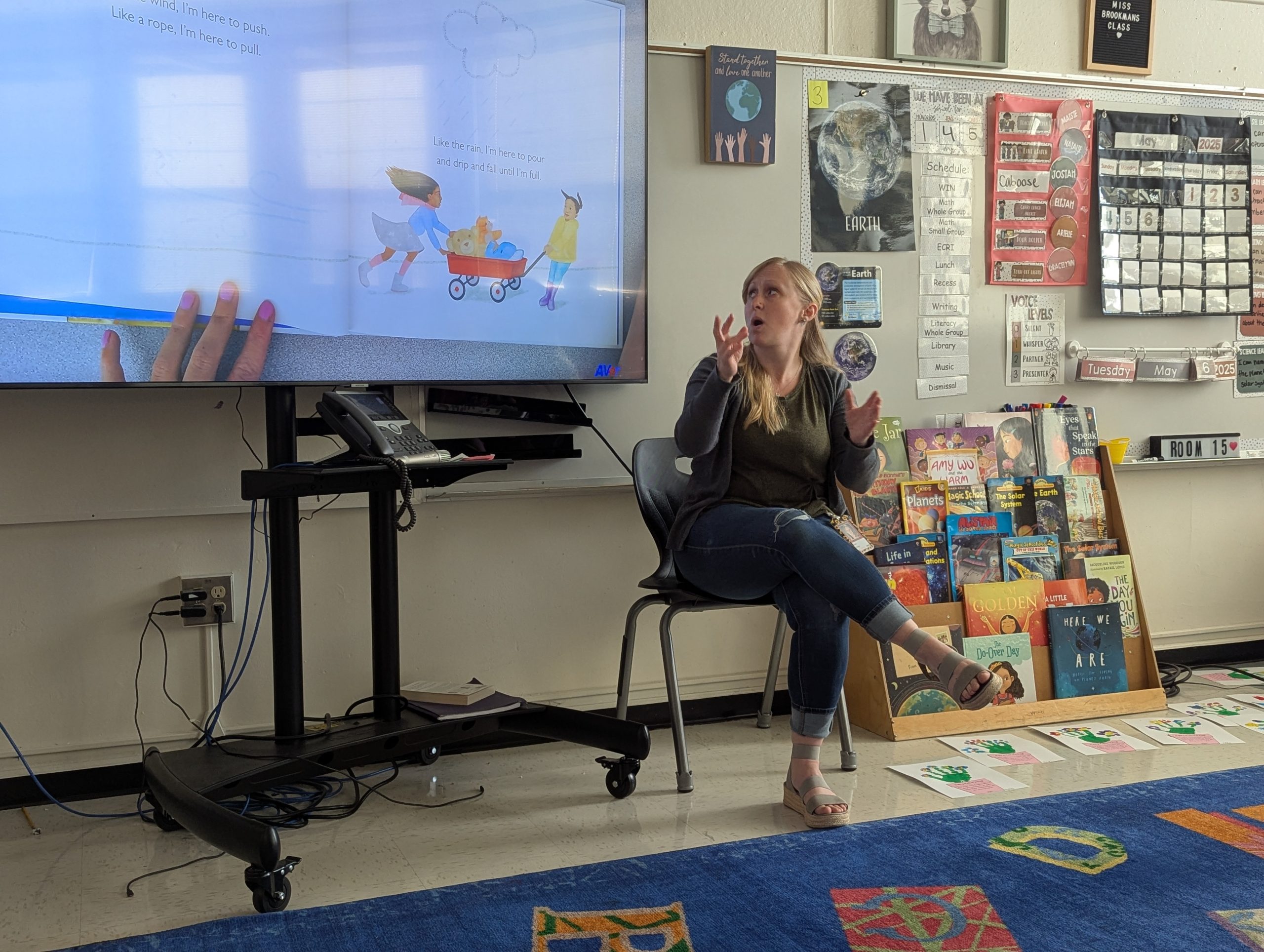 PXL_20250506_172917011.PORTRAIT.ORIGINAL-1-scaled Group of people at award ceremony