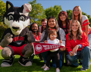 Wou Students and Family with Wolfie the mascot.