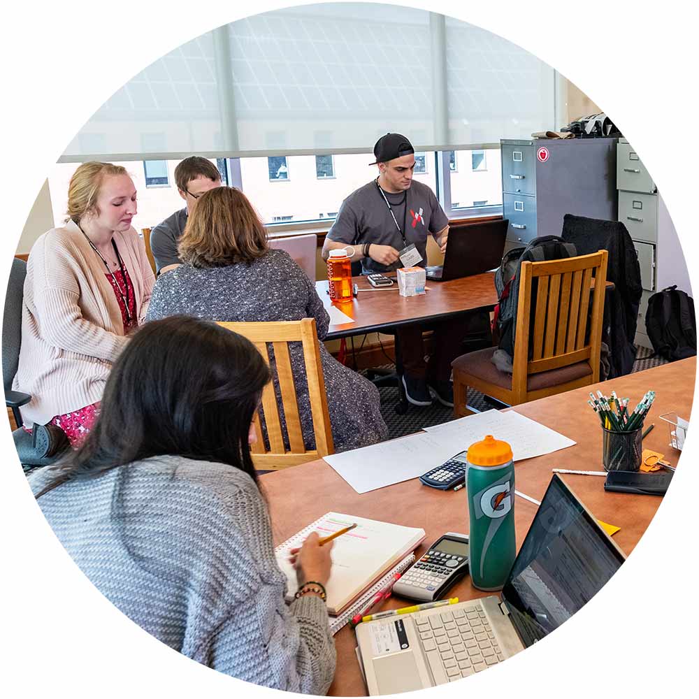 WOU-students-studying WOU students studying