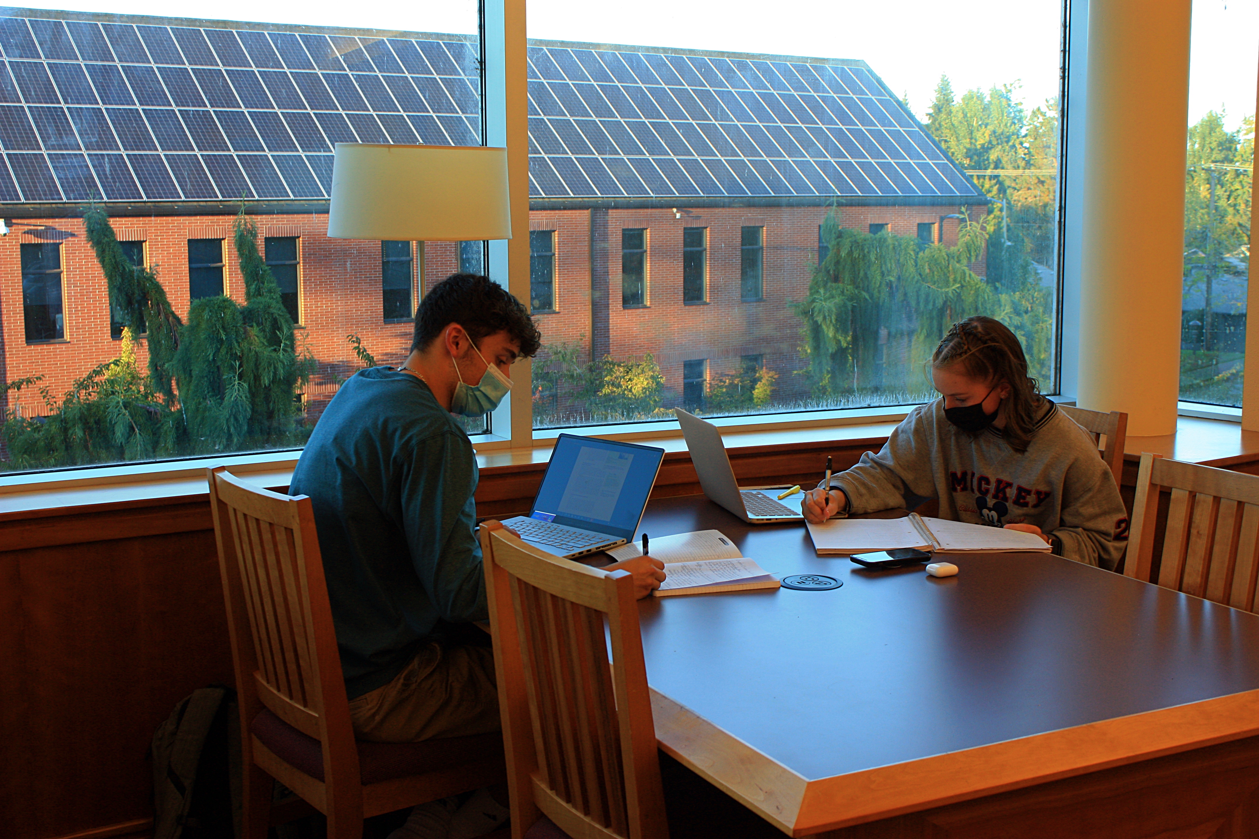 Hamersly Library adapts to student needs, extending hours