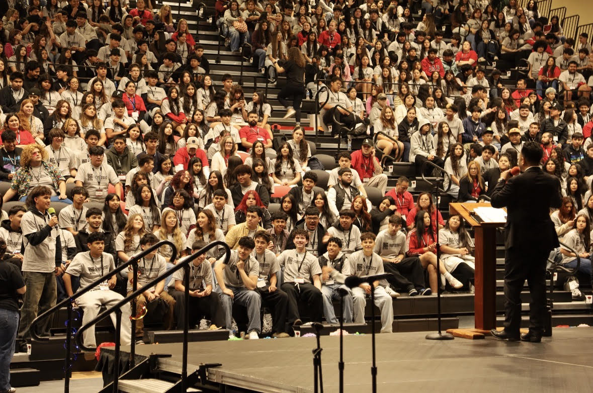Students attending the new Conferencia Voces de Cambio y Liderazgo conference.